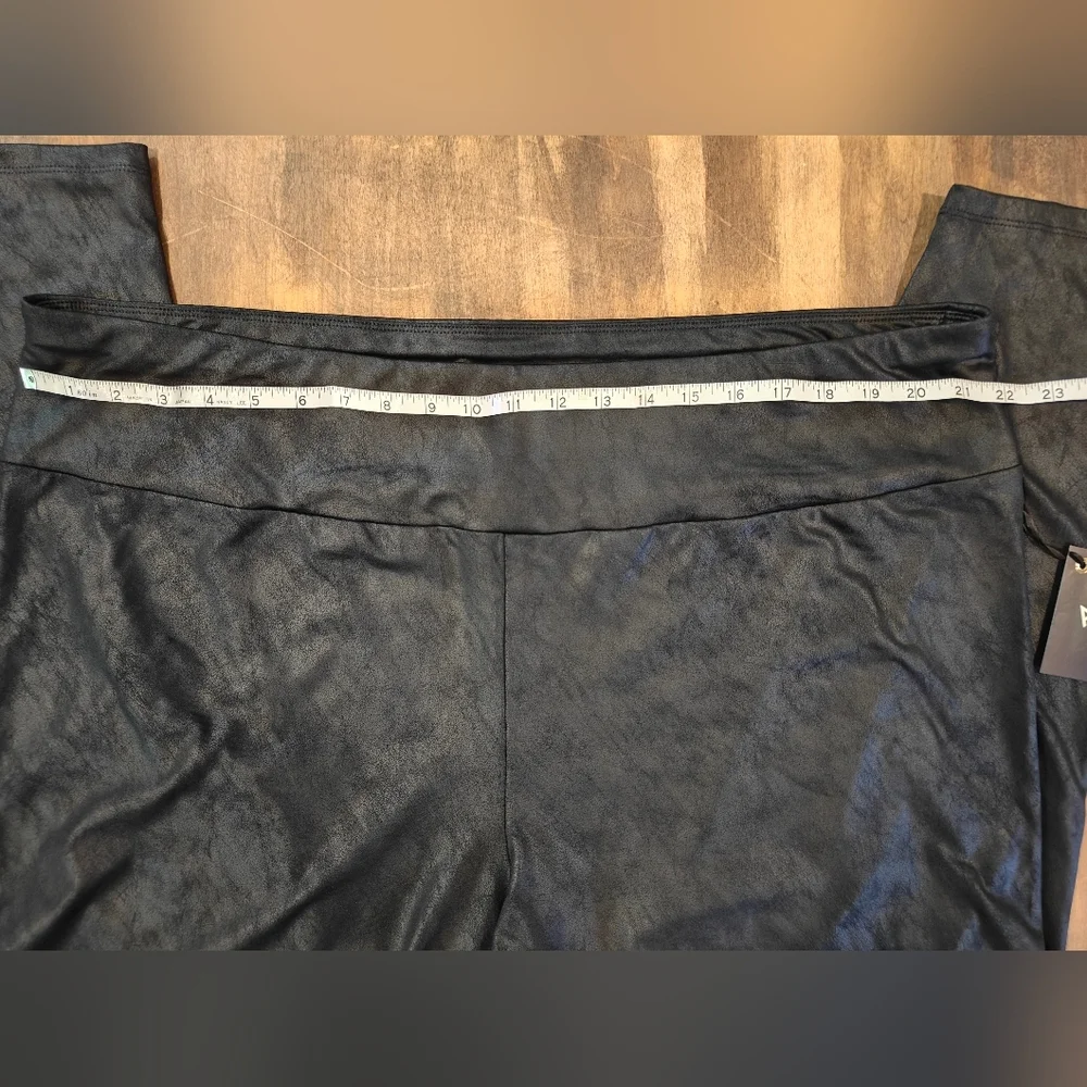 🤍❗NWT Ava & Viv Faux Leather Marble Leggings Size 3X 24W/26W - Picture 3 of 7